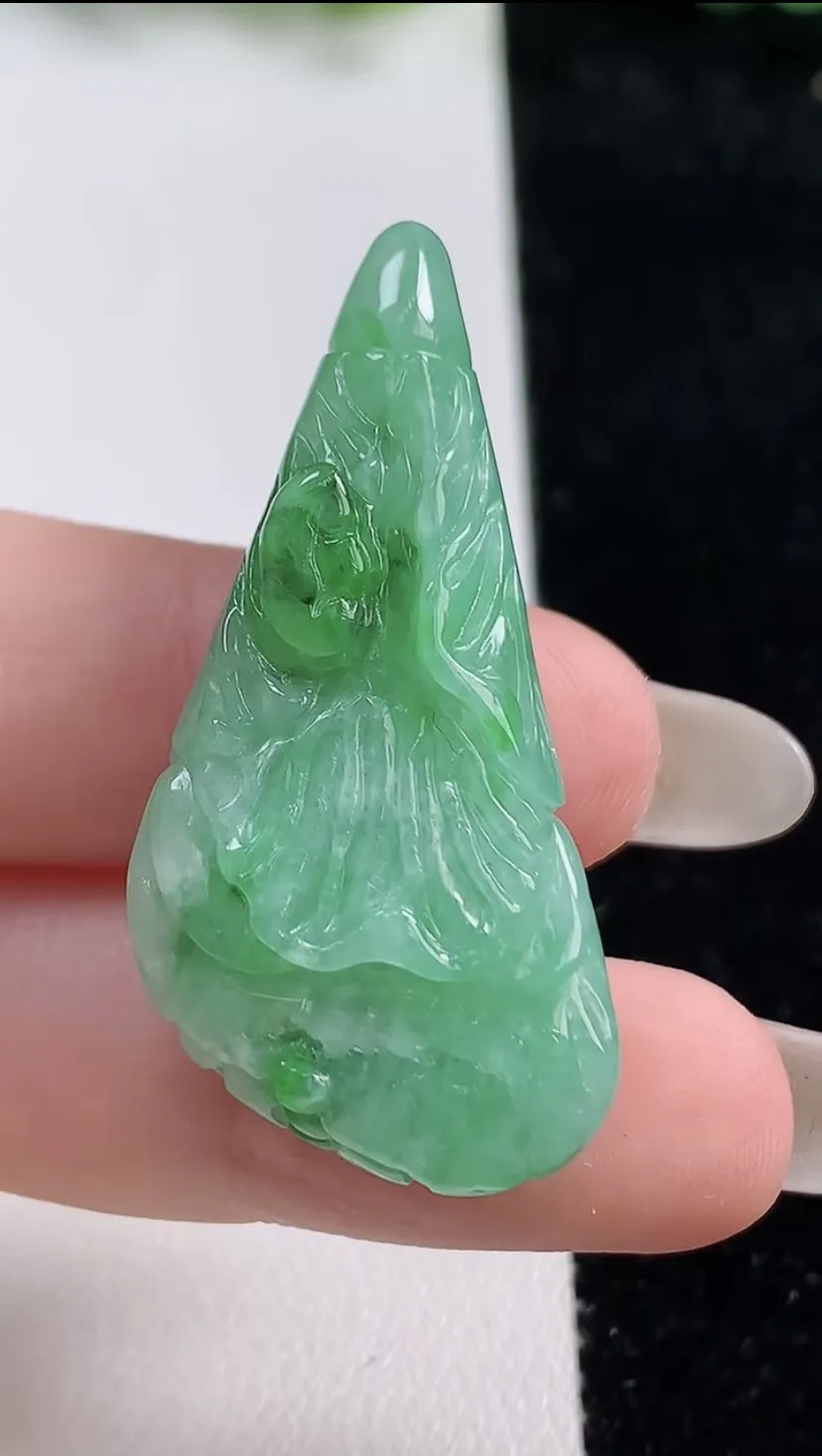 翡翠a货满绿白菜吊坠，尺寸40.8-22-9.6，重:12.17g