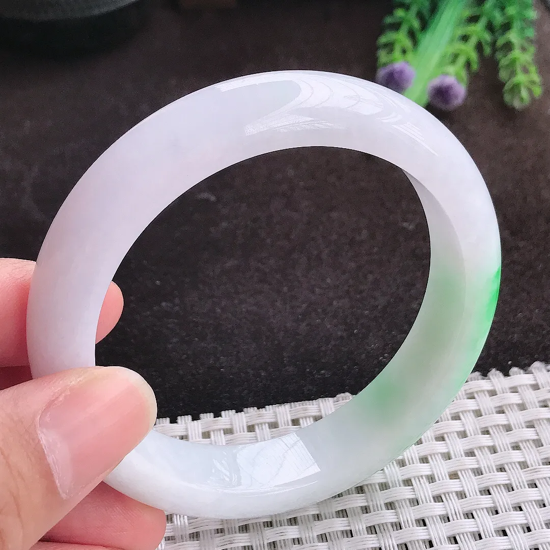 自然光57.5/13.2/8.6老坑精美温润飘阳绿手镯宽边翡翠玉镯手环