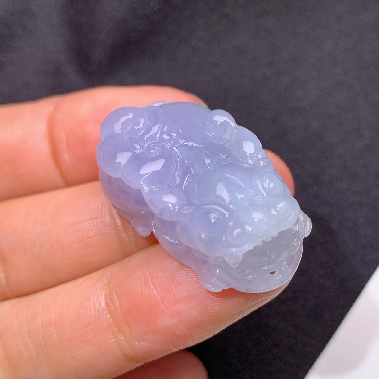 紫罗兰貔貅，冰润鲜艳，玉质细腻，种水足 尺寸31*18*12.3