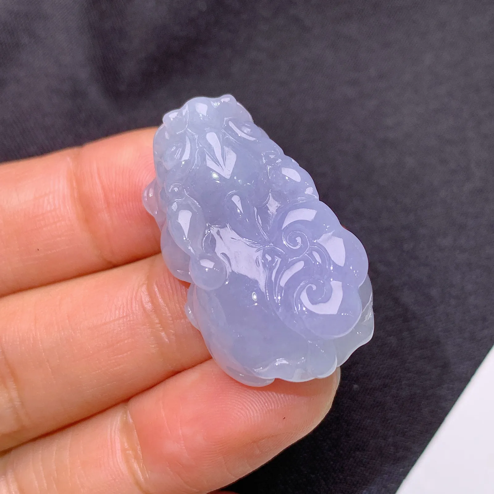 紫罗兰貔貅，冰润鲜艳，玉质细腻，种水足 尺寸31*18*12.3