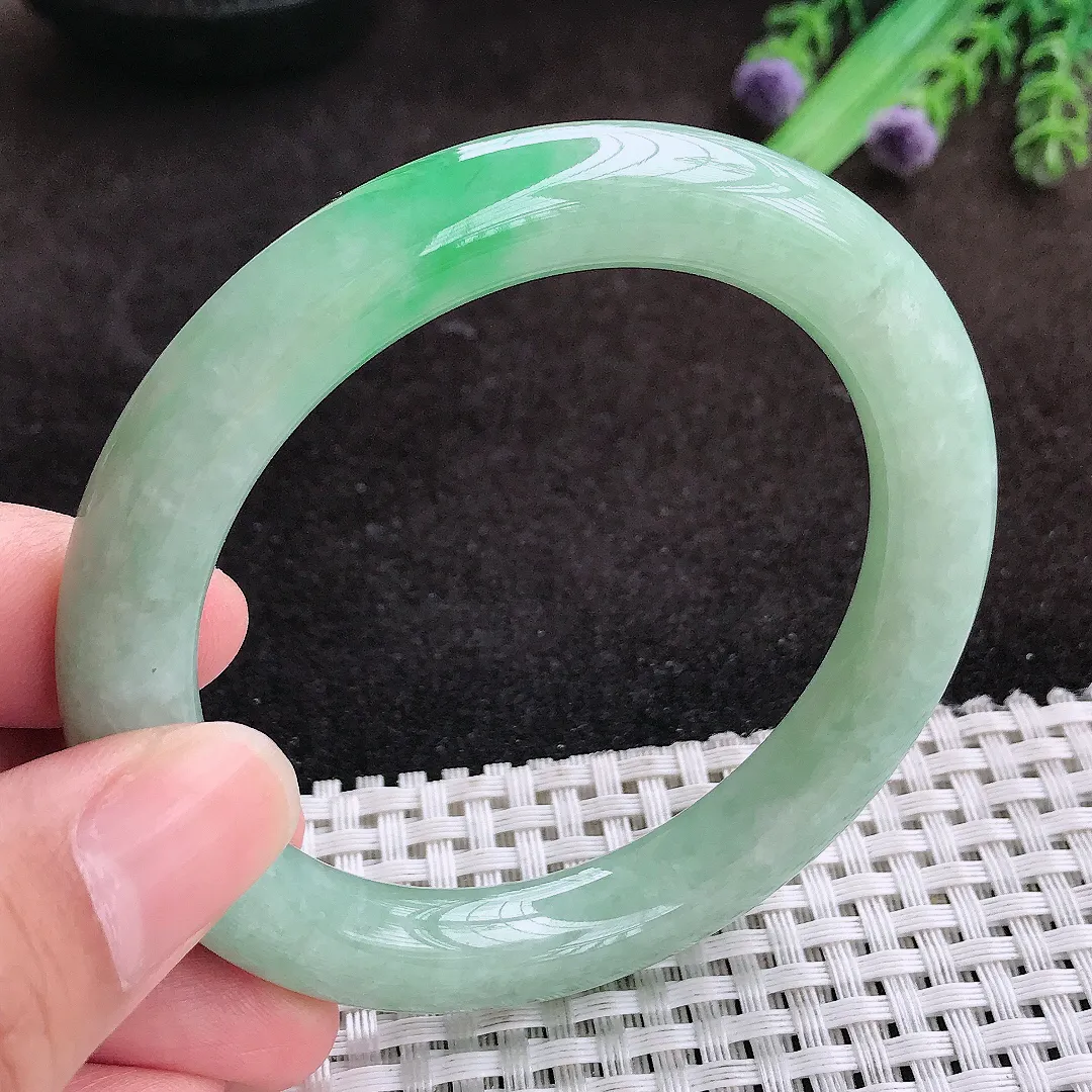 自然光55.5/9.7老坑精美温润飘阳绿圆条手镯翡翠玉镯手环