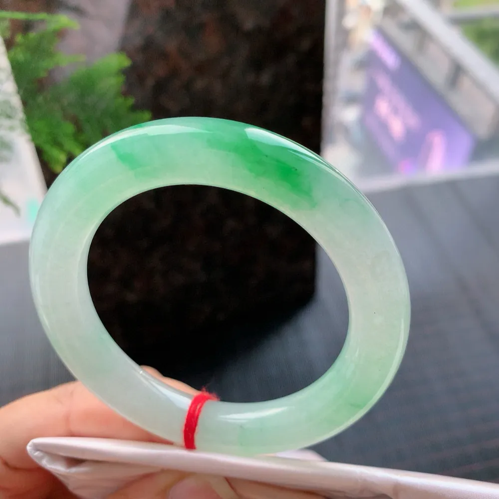 圆条冰阳绿 无瑕 尺寸:53.6/11 种色俱佳