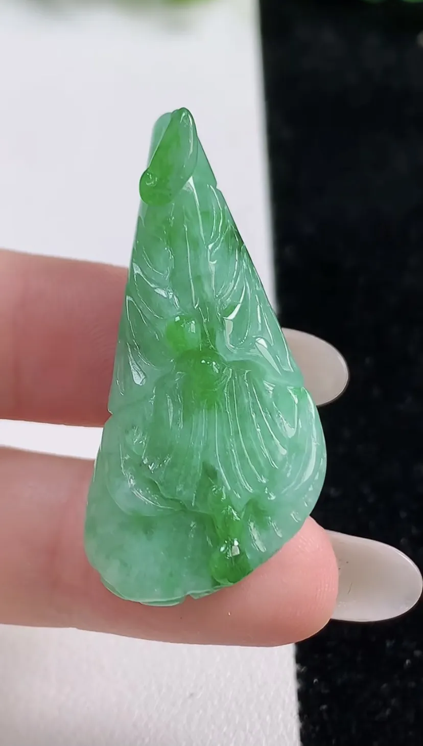 翡翠a货满绿白菜吊坠，尺寸40.8-22-9.6，重:12.17g
