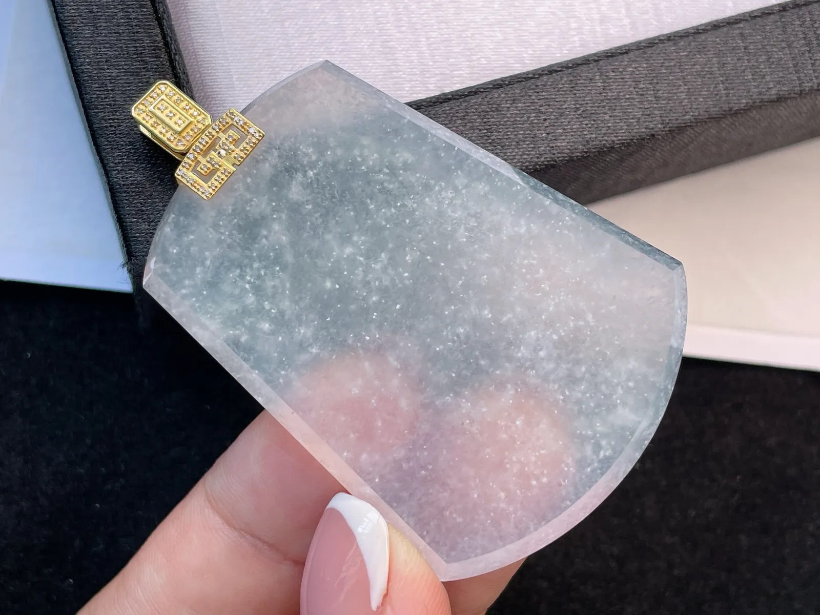 18K 冰种雪花棉·无事牌

裸52-38-5