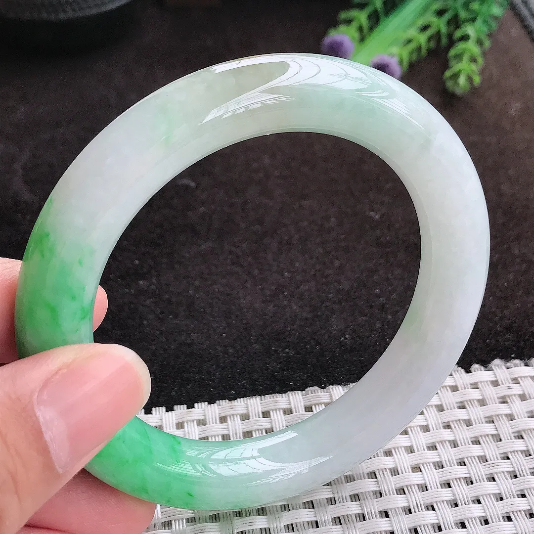 自然光56.5/11.3/11老坑精美温润飘阳绿圆条手镯翡翠玉镯手环