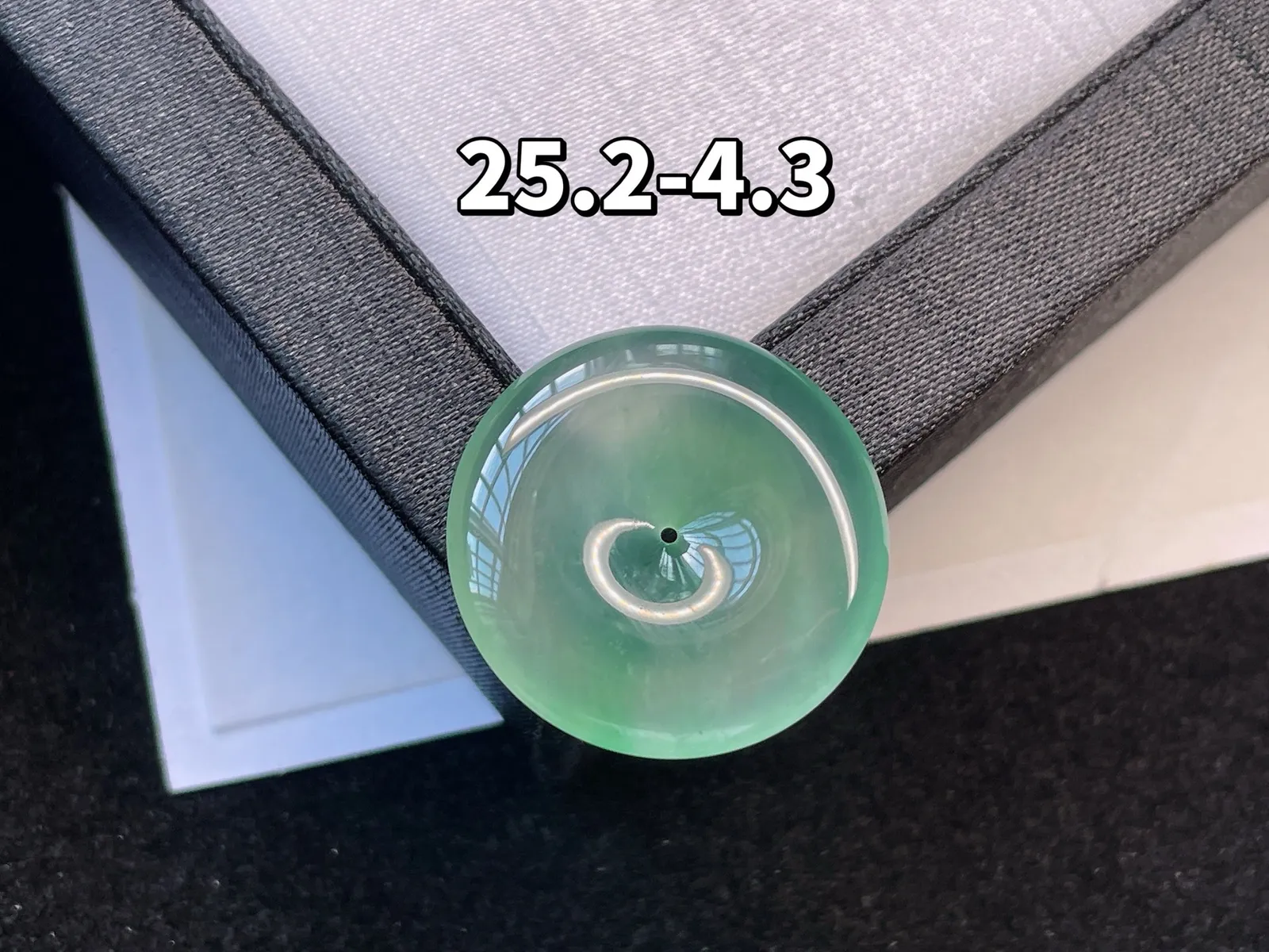 冰种晴水·平安扣

裸25.2-4.3