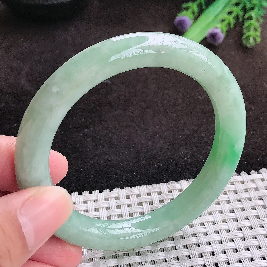 自然光55.5/9.7老坑精美温润飘阳绿圆条手镯翡翠玉镯手环