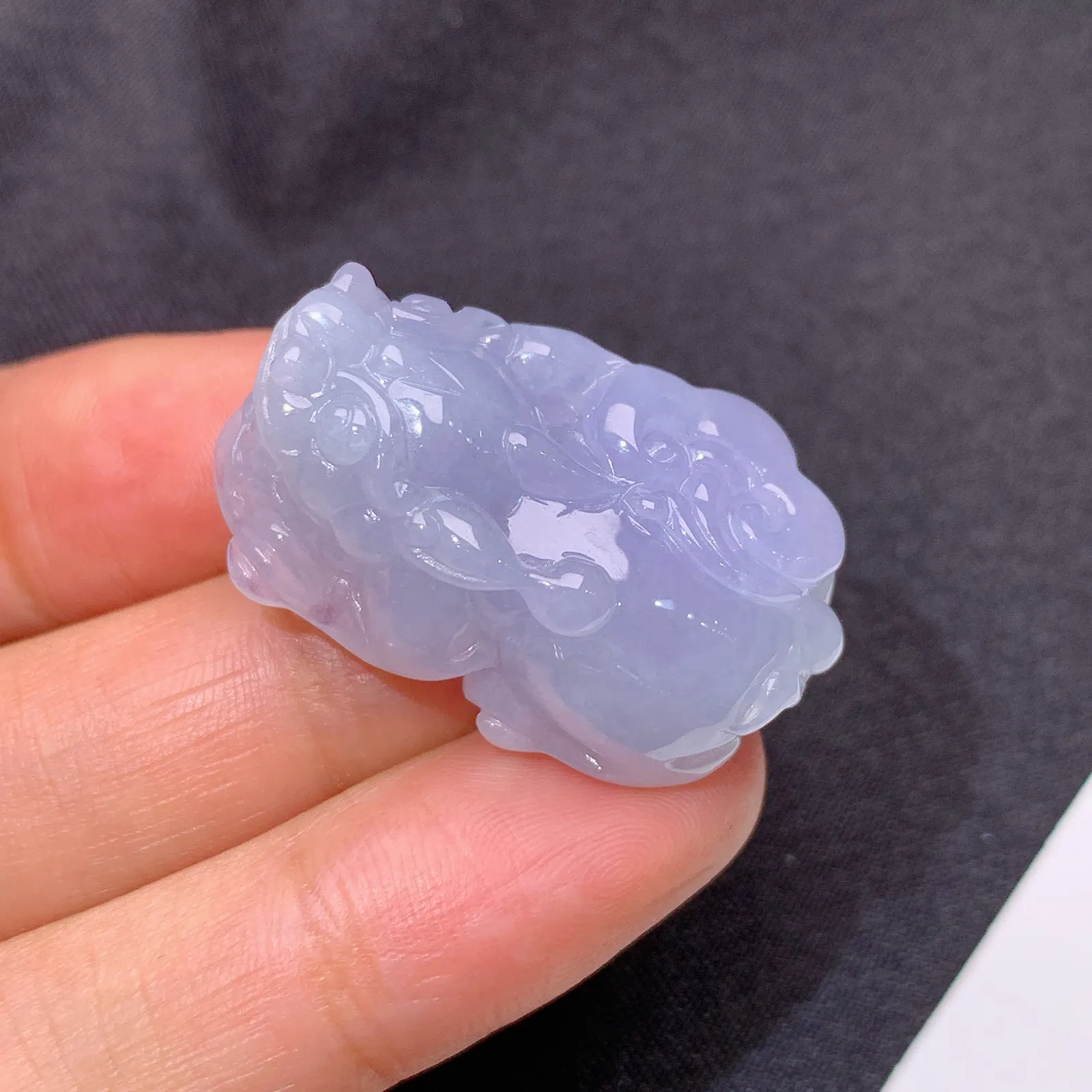 紫罗兰貔貅，冰润鲜艳，玉质细腻，种水足 尺寸31*18*12.3