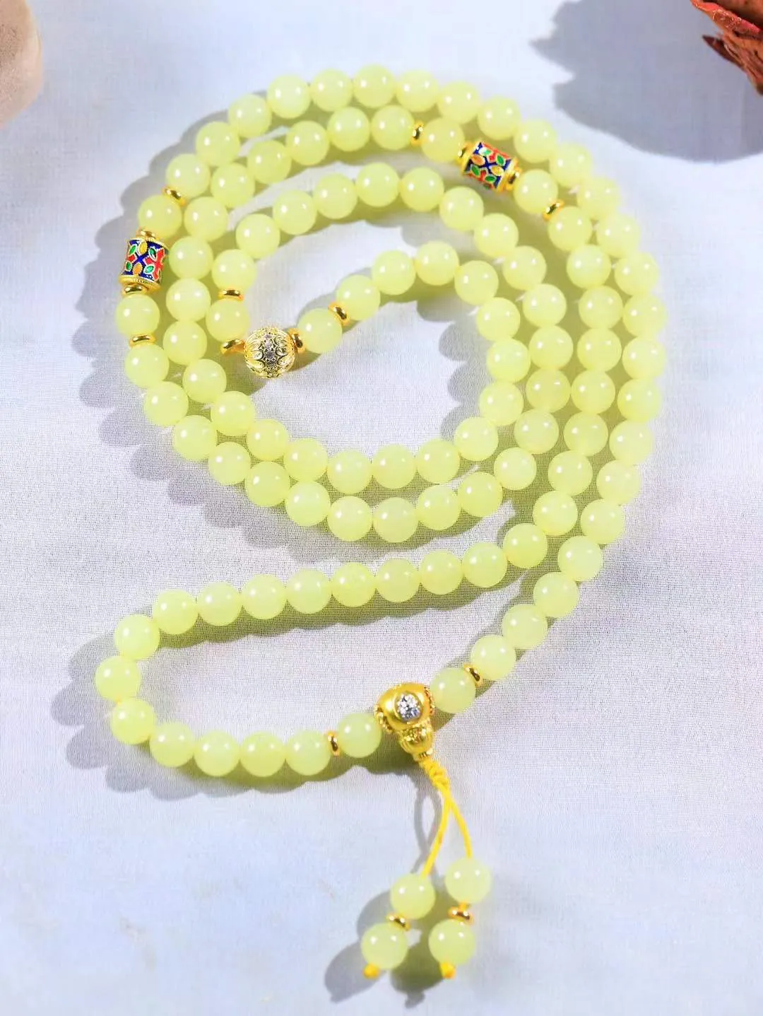 【链.108】

精品️和田玉黄口圆珠108挂链 玉质温润细腻 油性十足 佩戴舒适。珠珠落玉盘，间关莺语花底滑，一生美好时光，无论身在何处，都有它相伴相守。事事顺遂，幸福美满，吉祥如意。重95克 尺寸取一7.9mm FDT-781002093