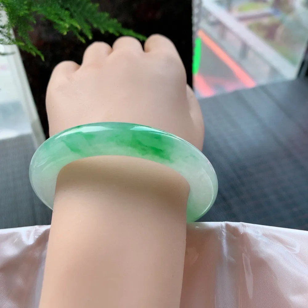 圆条冰阳绿 无瑕 尺寸:53.6/11 种色俱佳