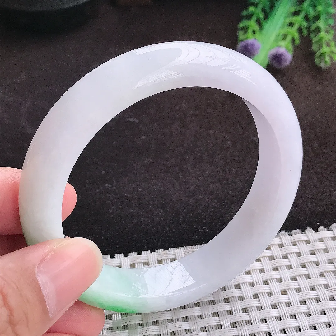 自然光57.5/13.2/8.6老坑精美温润飘阳绿手镯宽边翡翠玉镯手环