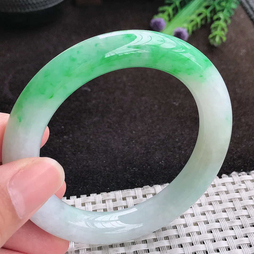 自然光56.5/11.3/11老坑精美温润飘阳绿圆条手镯翡翠玉镯手环
