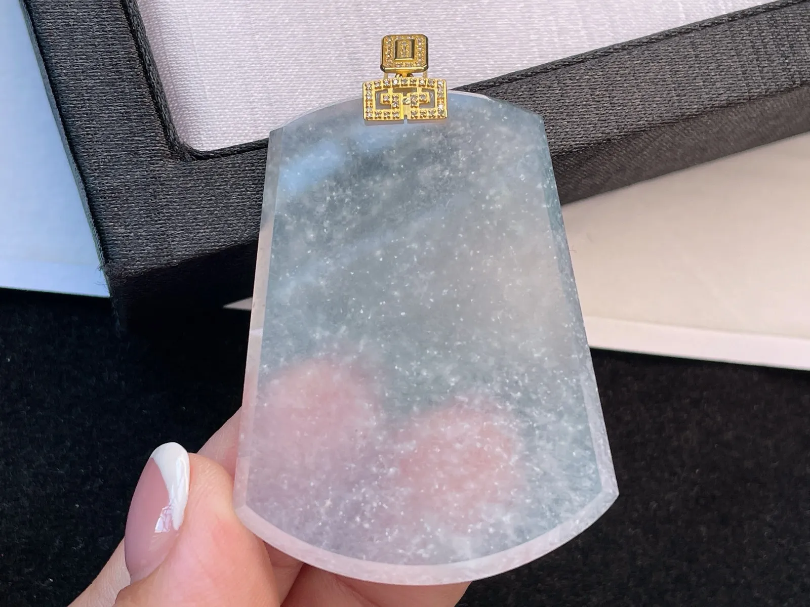 18K 冰种雪花棉·无事牌

裸52-38-5