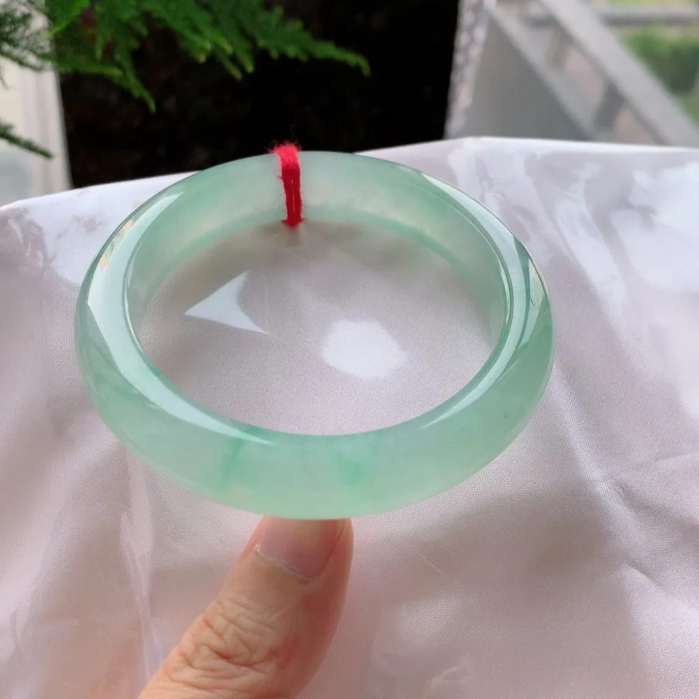 正圈冰玻阳绿 无瑕 尺寸:58.1/12/9.6 种色俱佳