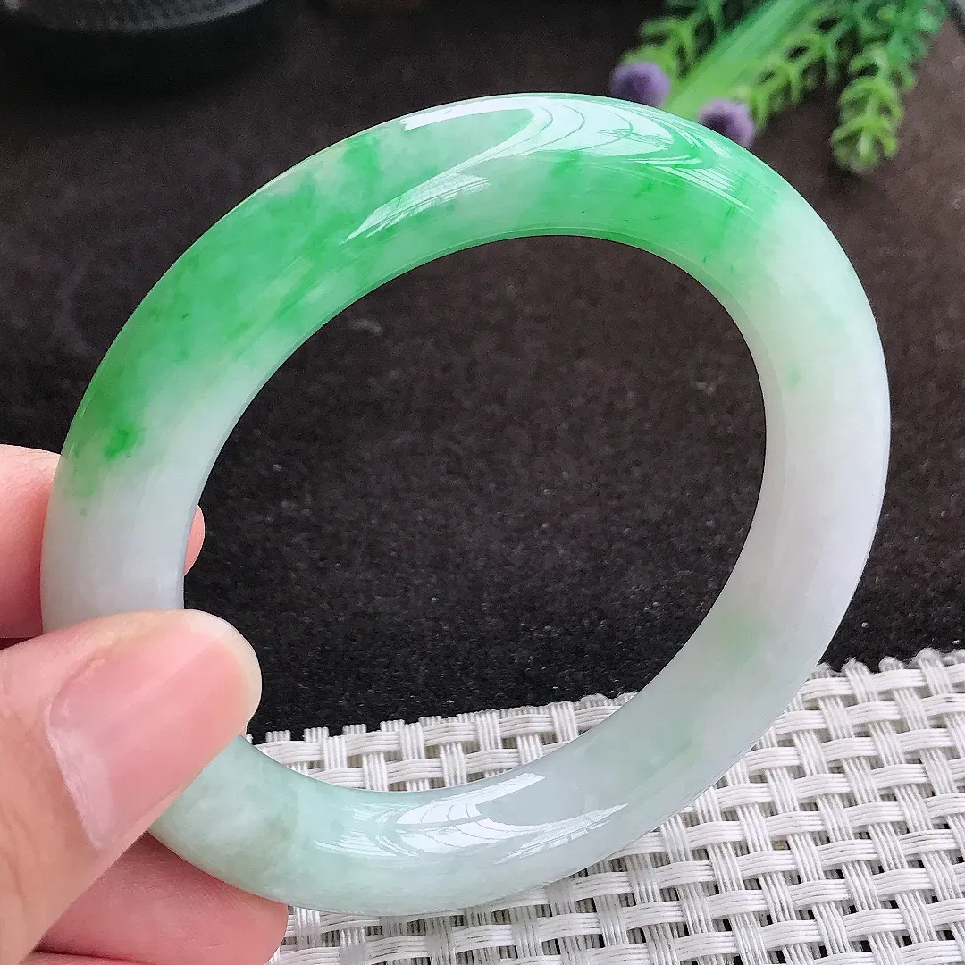 自然光56.5/11.3/11老坑精美温润飘阳绿圆条手镯翡翠玉镯手环