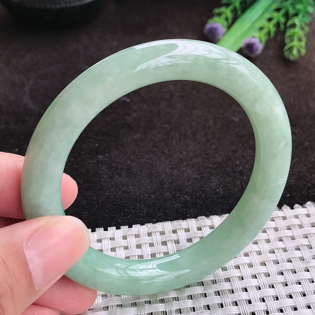自然光55.5/9.7老坑精美温润飘阳绿圆条手镯翡翠玉镯手环