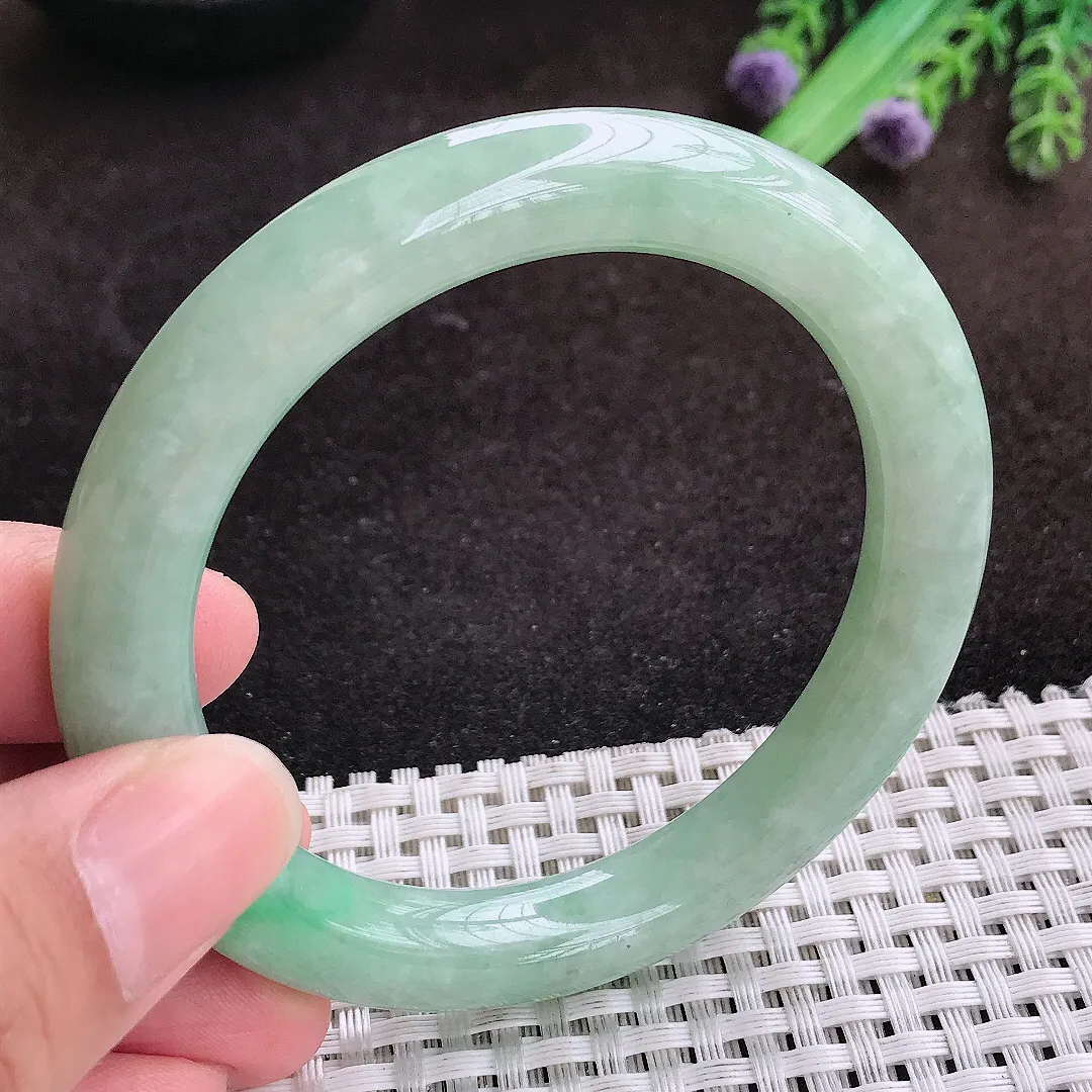 自然光55.5/9.7老坑精美温润飘阳绿圆条手镯翡翠玉镯手环