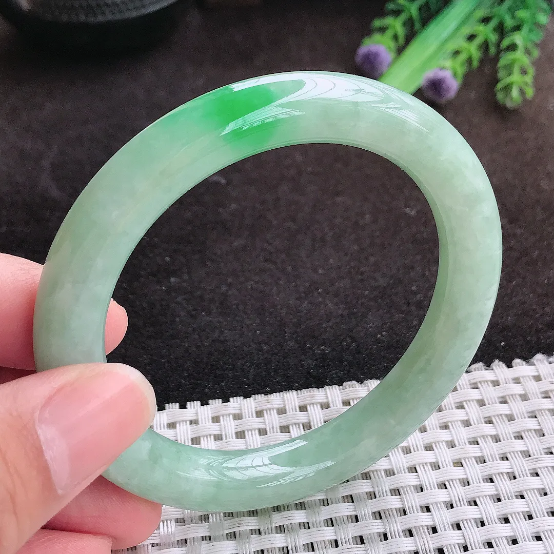 自然光55.5/9.7老坑精美温润飘阳绿圆条手镯翡翠玉镯手环
