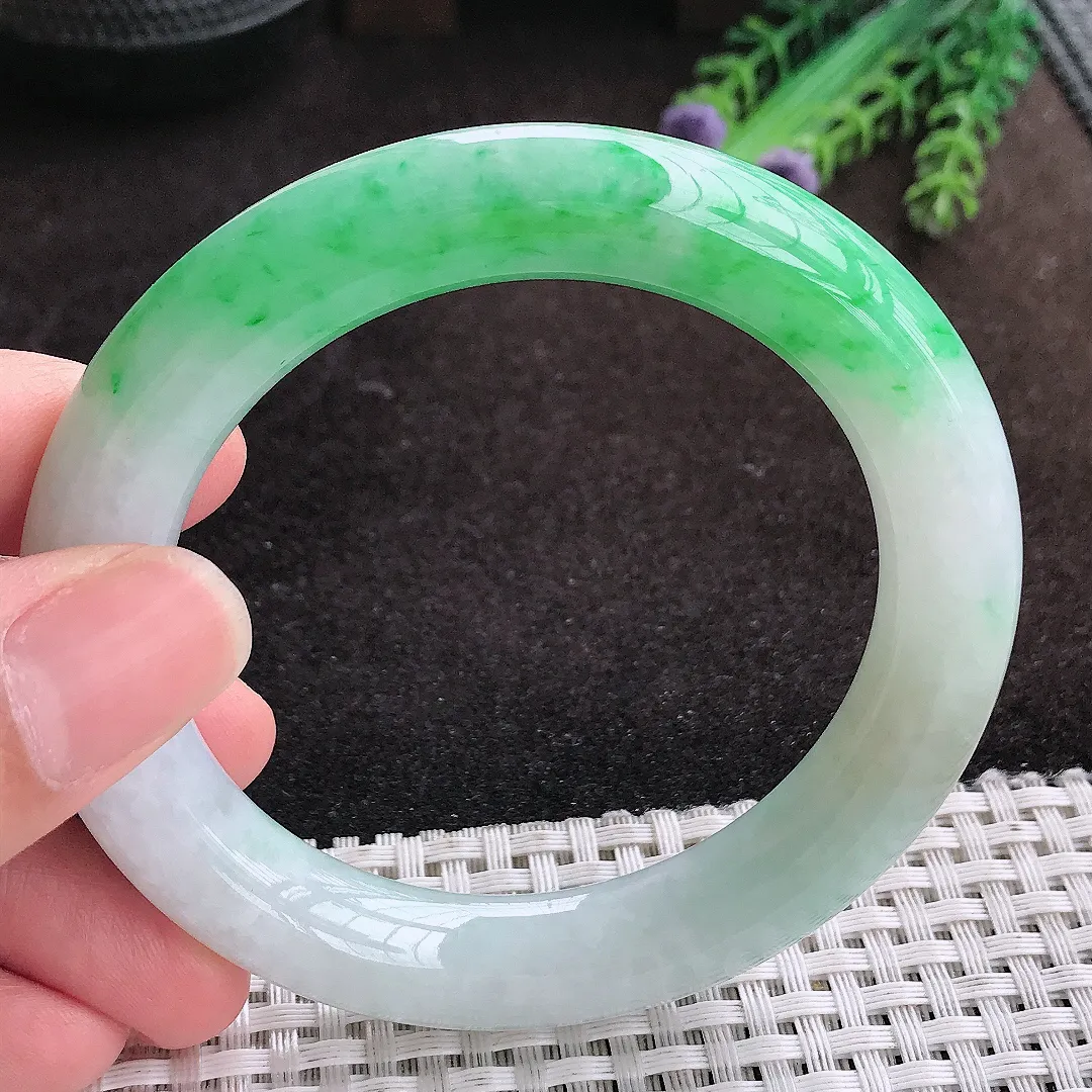 自然光56.5/11.3/11老坑精美温润飘阳绿圆条手镯翡翠玉镯手环