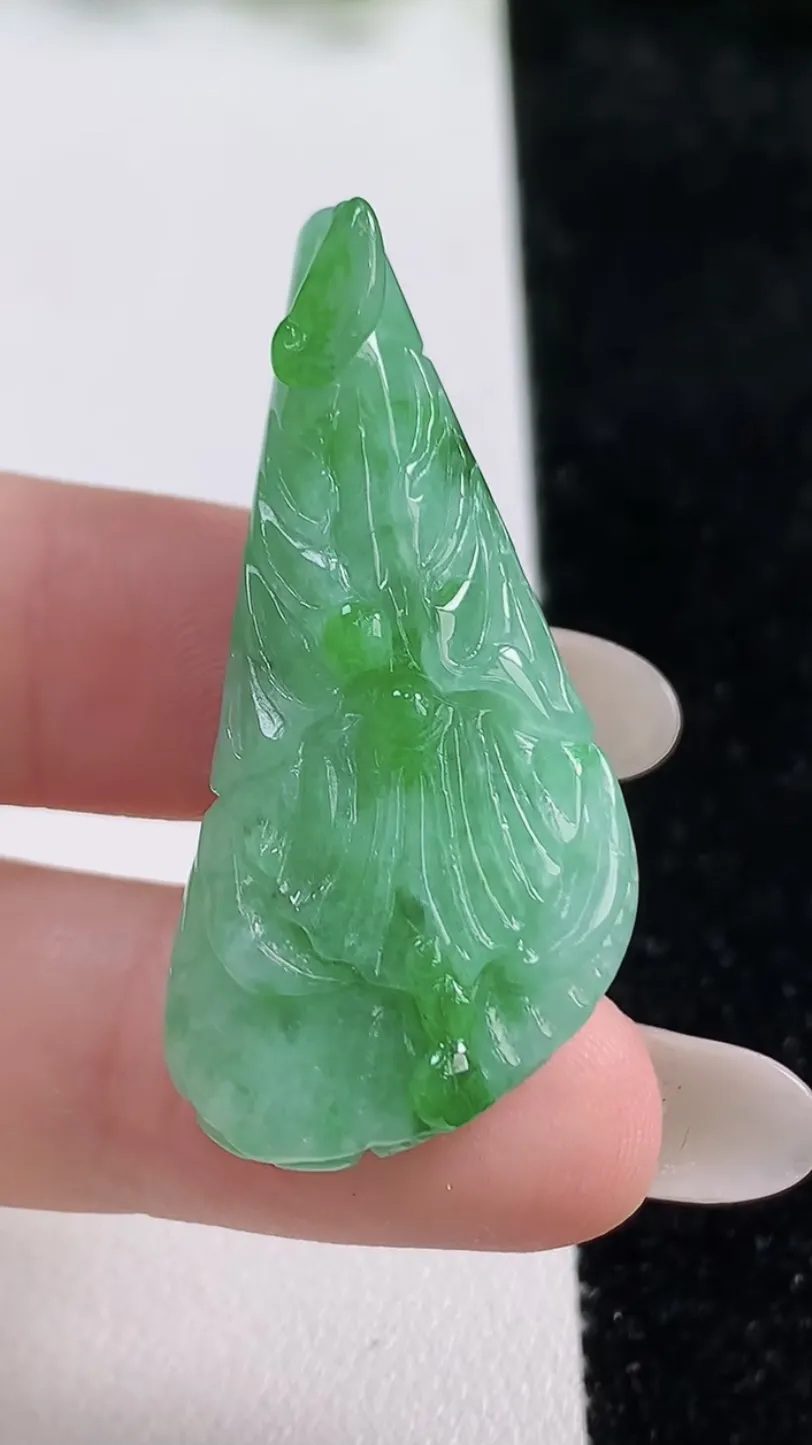 翡翠a货满绿白菜吊坠，尺寸40.8-22-9.6，重:12.17g