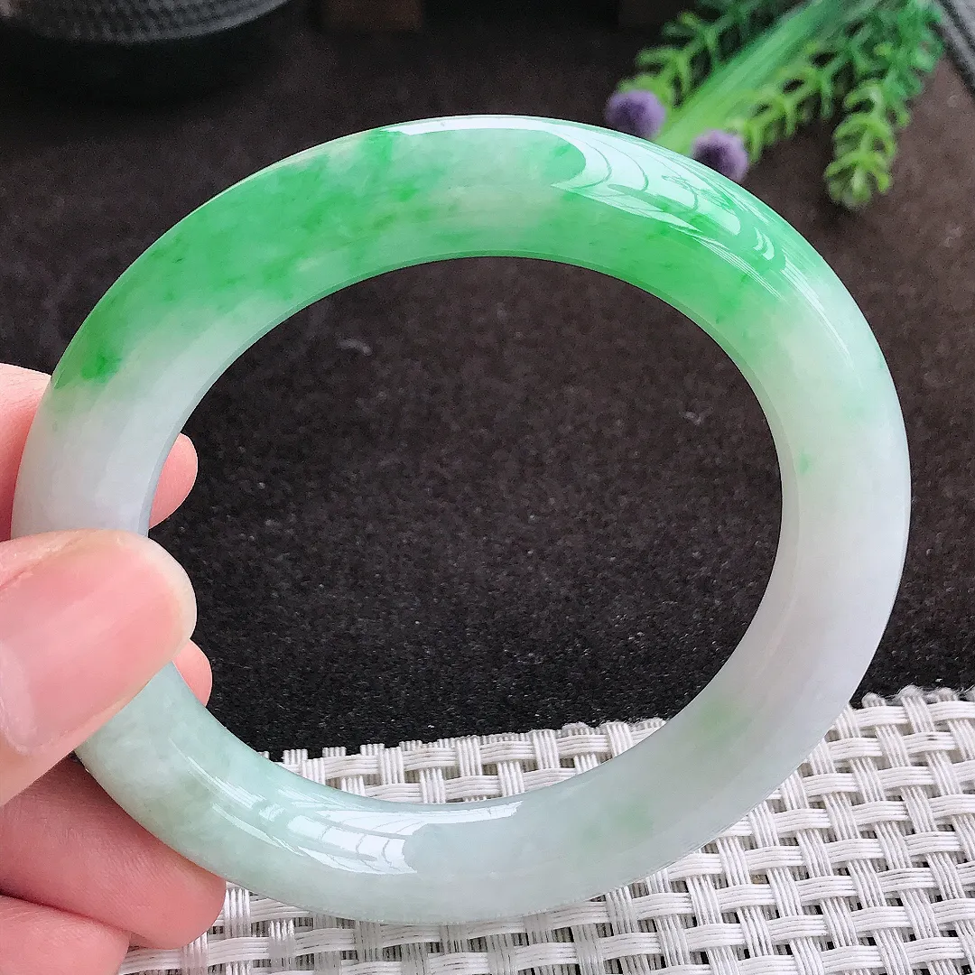 自然光56.5/11.3/11老坑精美温润飘阳绿圆条手镯翡翠玉镯手环