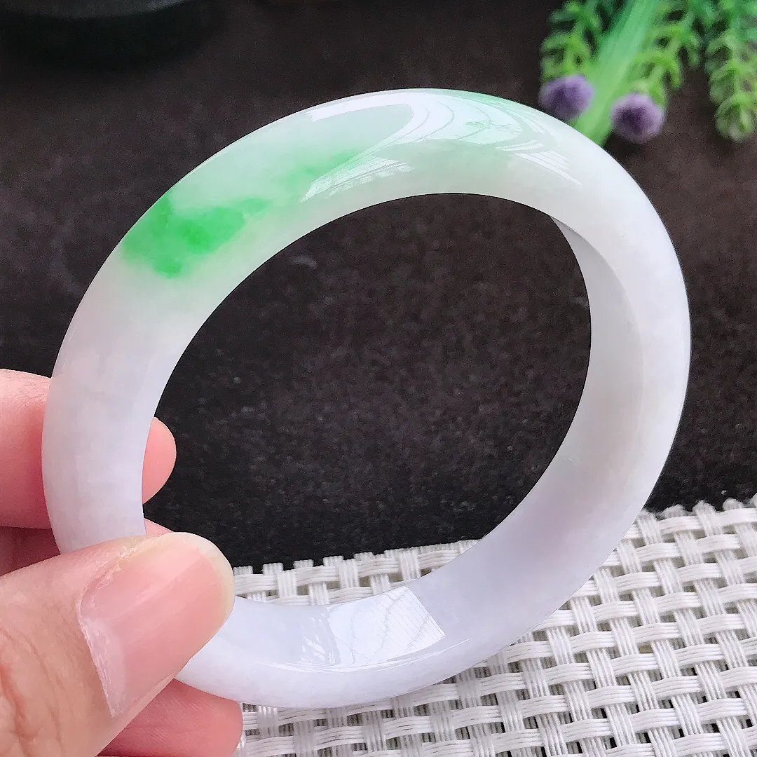 自然光57.5/13.2/8.6老坑精美温润飘阳绿手镯宽边翡翠玉镯手环