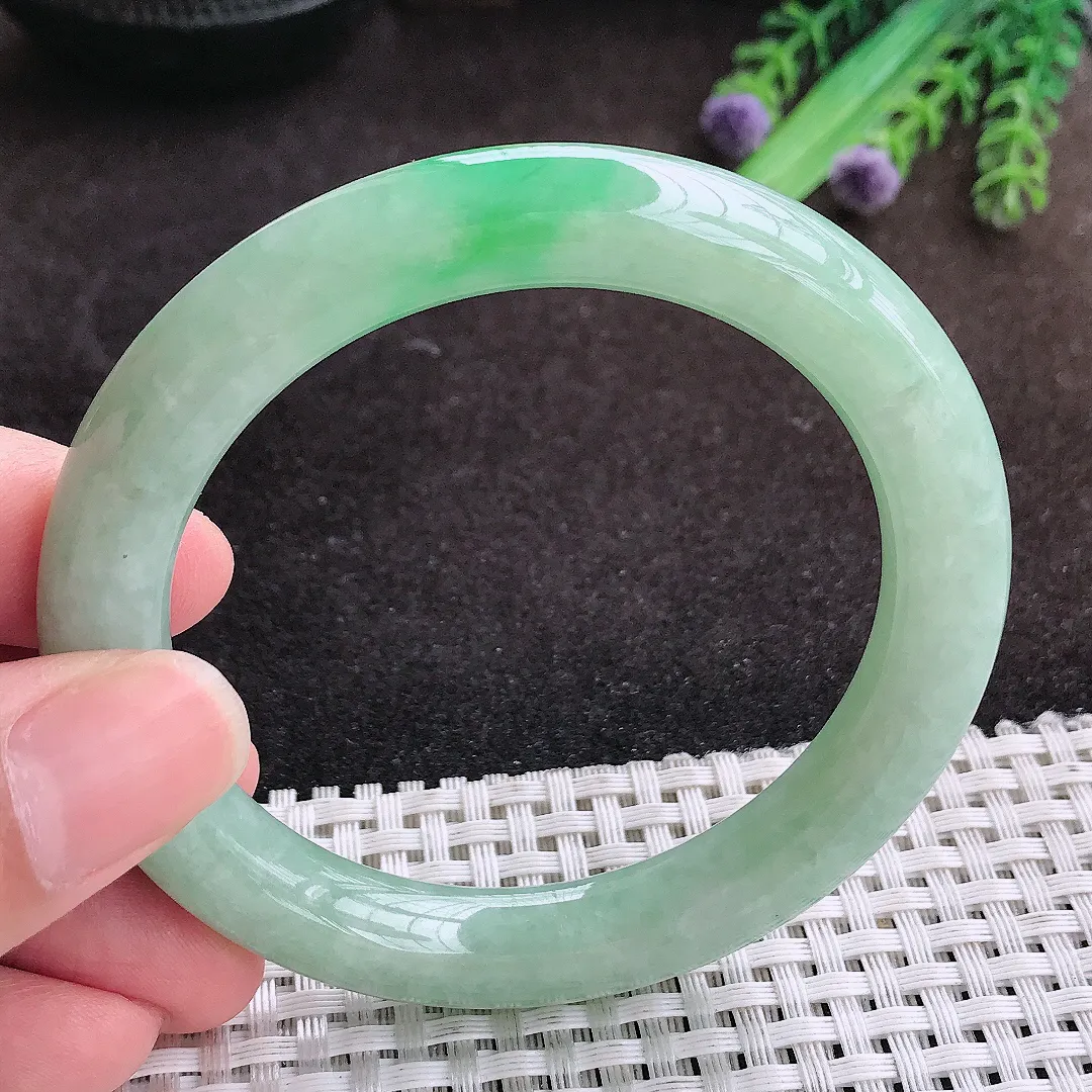 自然光55.5/9.7老坑精美温润飘阳绿圆条手镯翡翠玉镯手环