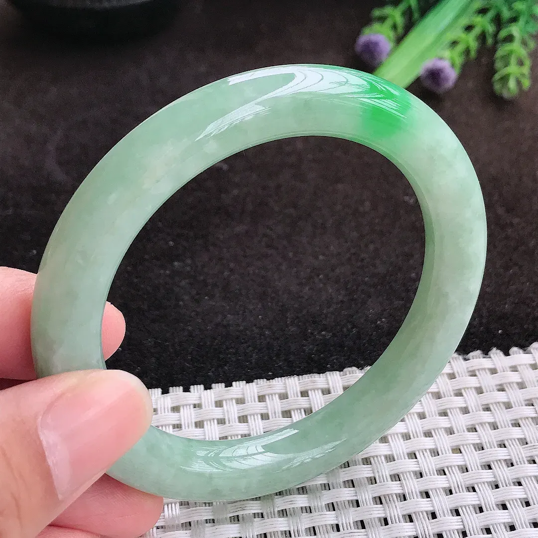 自然光55.5/9.7老坑精美温润飘阳绿圆条手镯翡翠玉镯手环