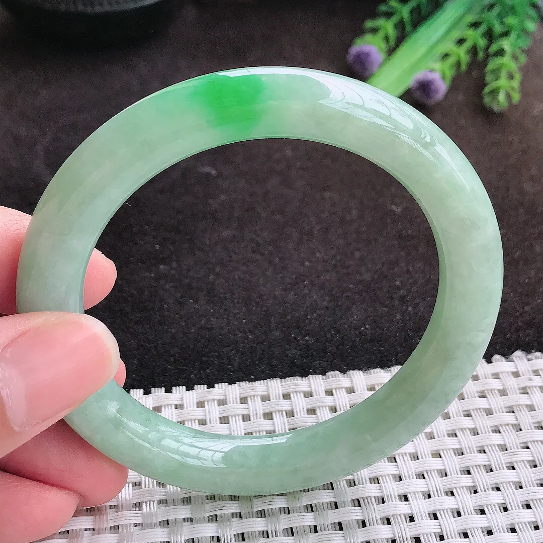 自然光55.5/9.7老坑精美温润飘阳绿圆条手镯翡翠玉镯手环
