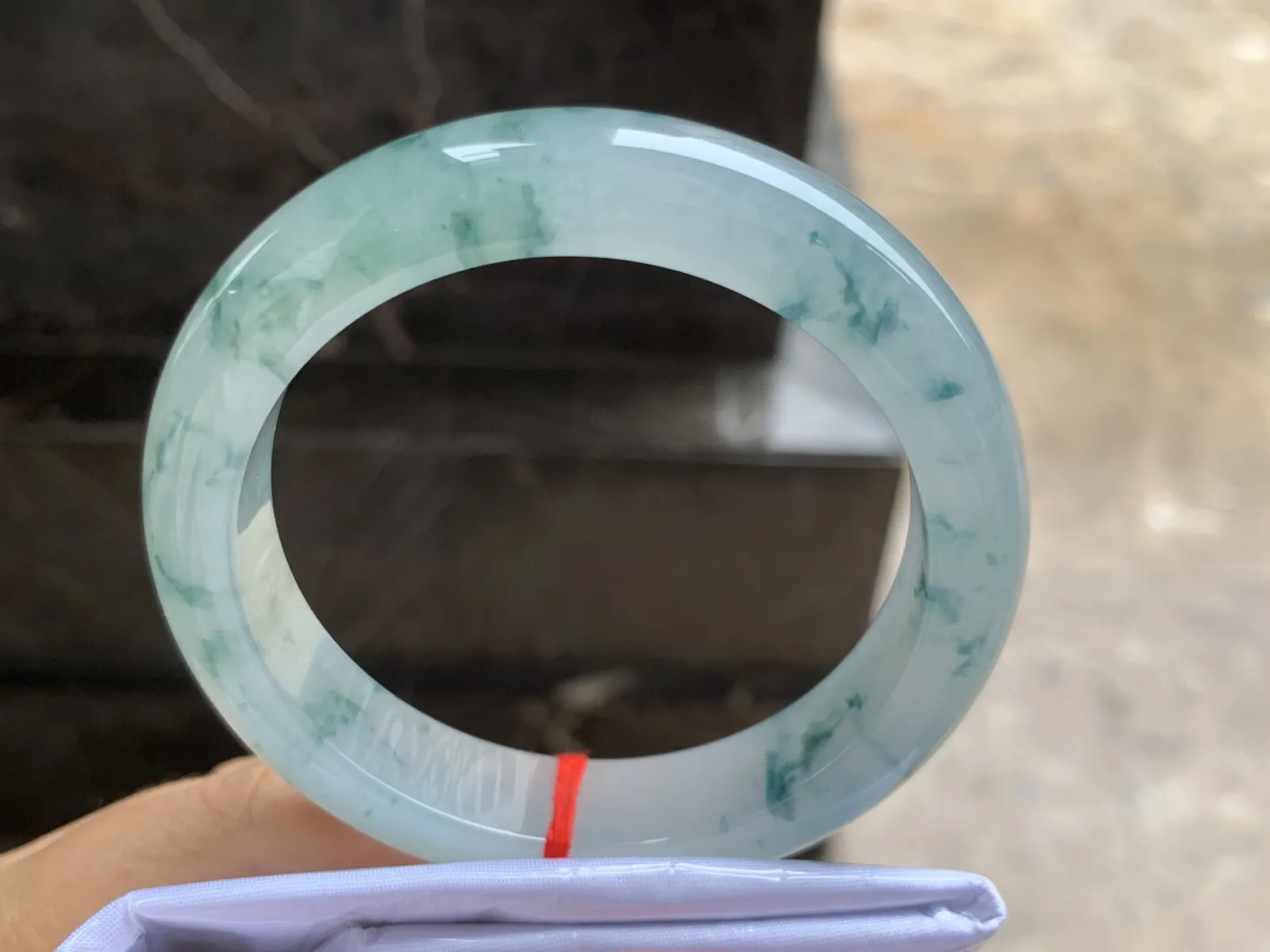 56.5-13-9mm
冰种飘花手镯 水润光泽 花色灵动