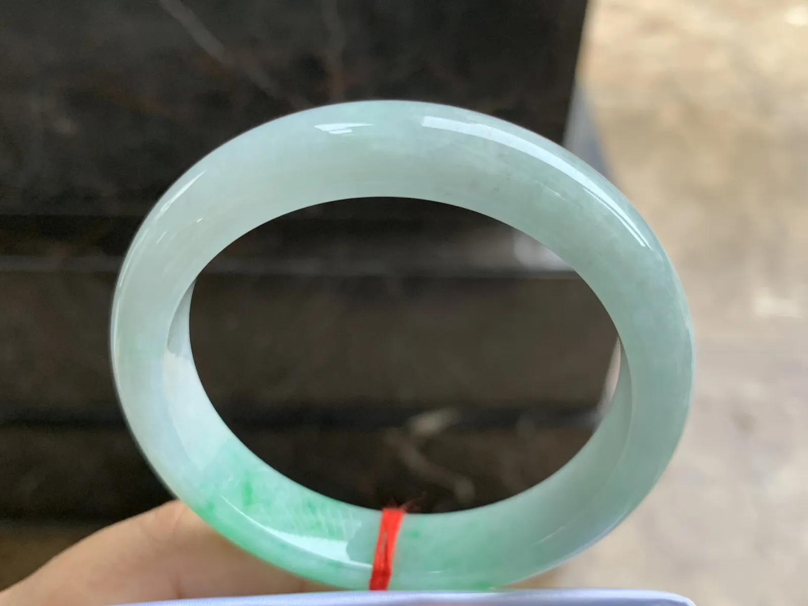 54.5-11.6-8mm
带色手镯 底子细腻 色泽清新