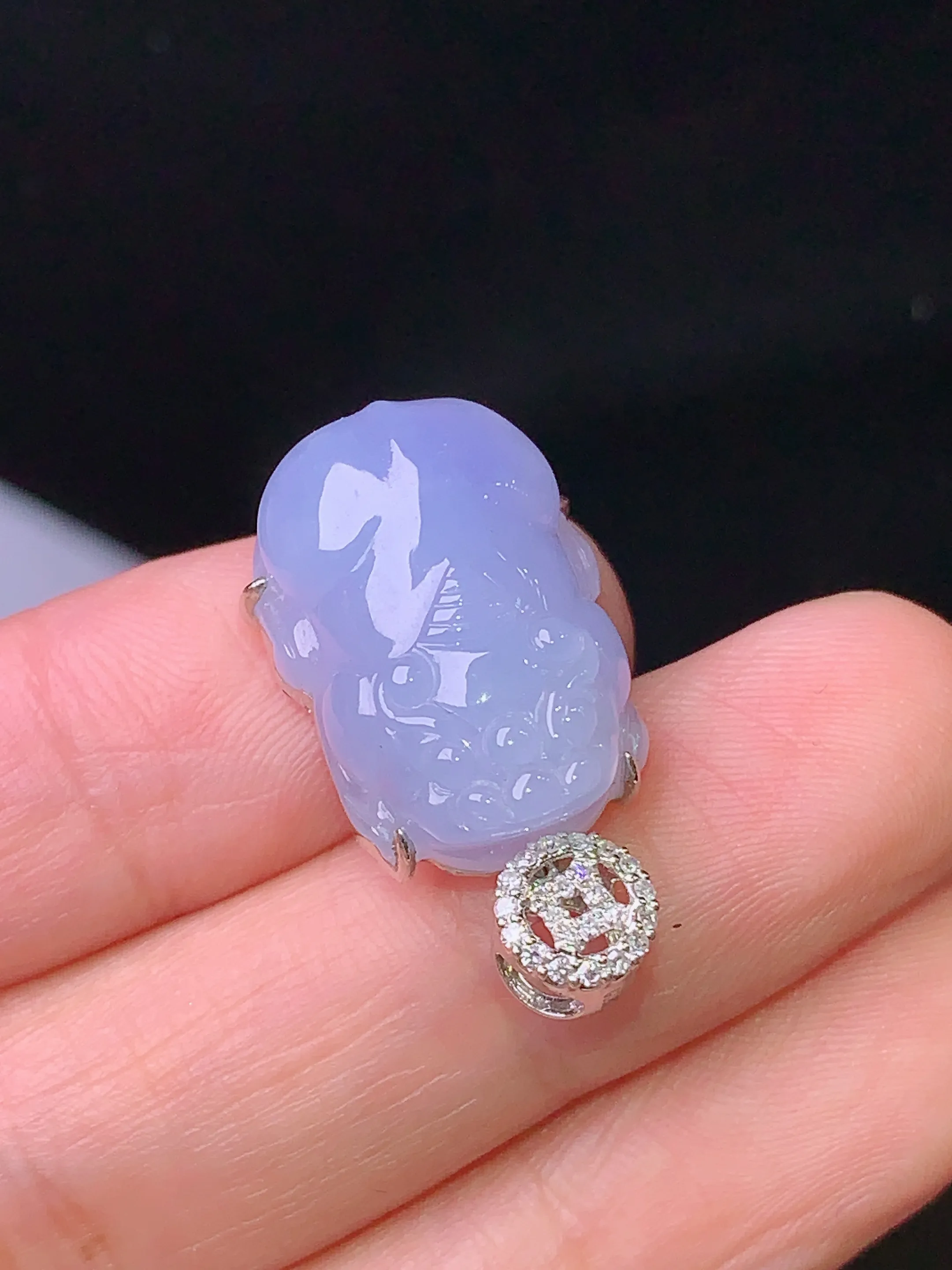 18k金钻镶嵌紫罗兰貔貅吊坠 玉质细腻 水润亮眼 整体尺寸25.5*13.5*8.8