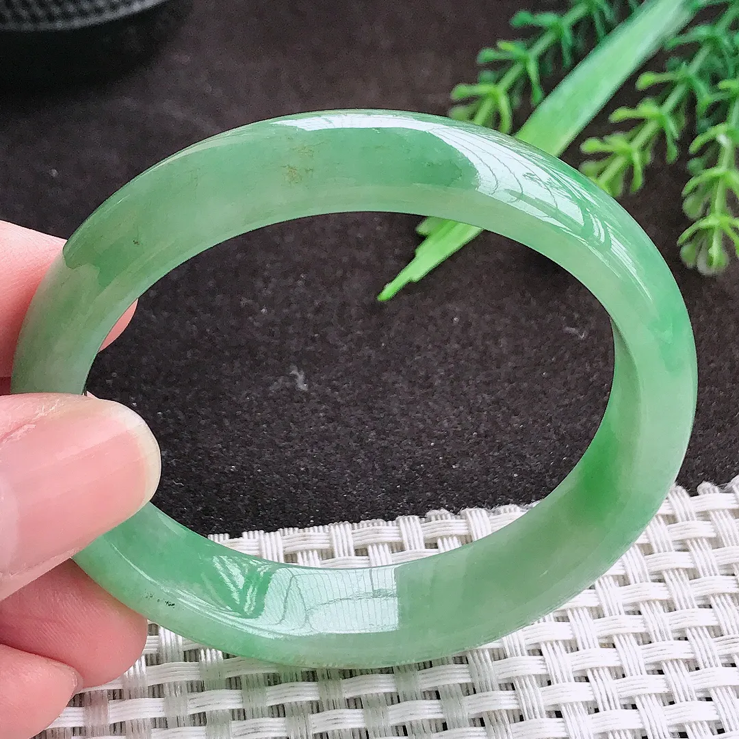 自然光54/48/13.2/7.2老坑精美温润满绿贵妃手镯宽边翡翠玉镯手环