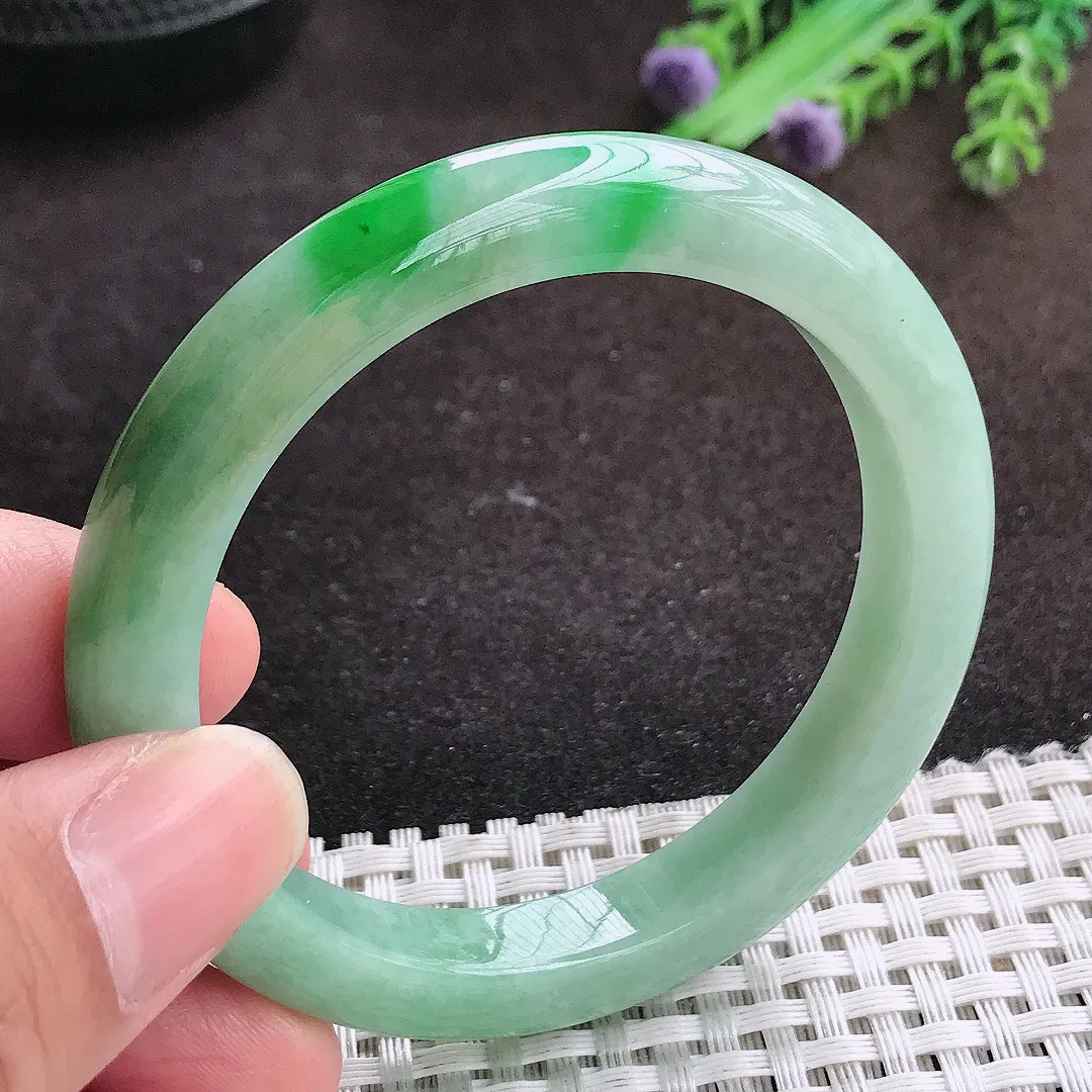 自然光53/9/8.3老坑精美温润飘阳绿手镯宽边翡翠玉镯手环