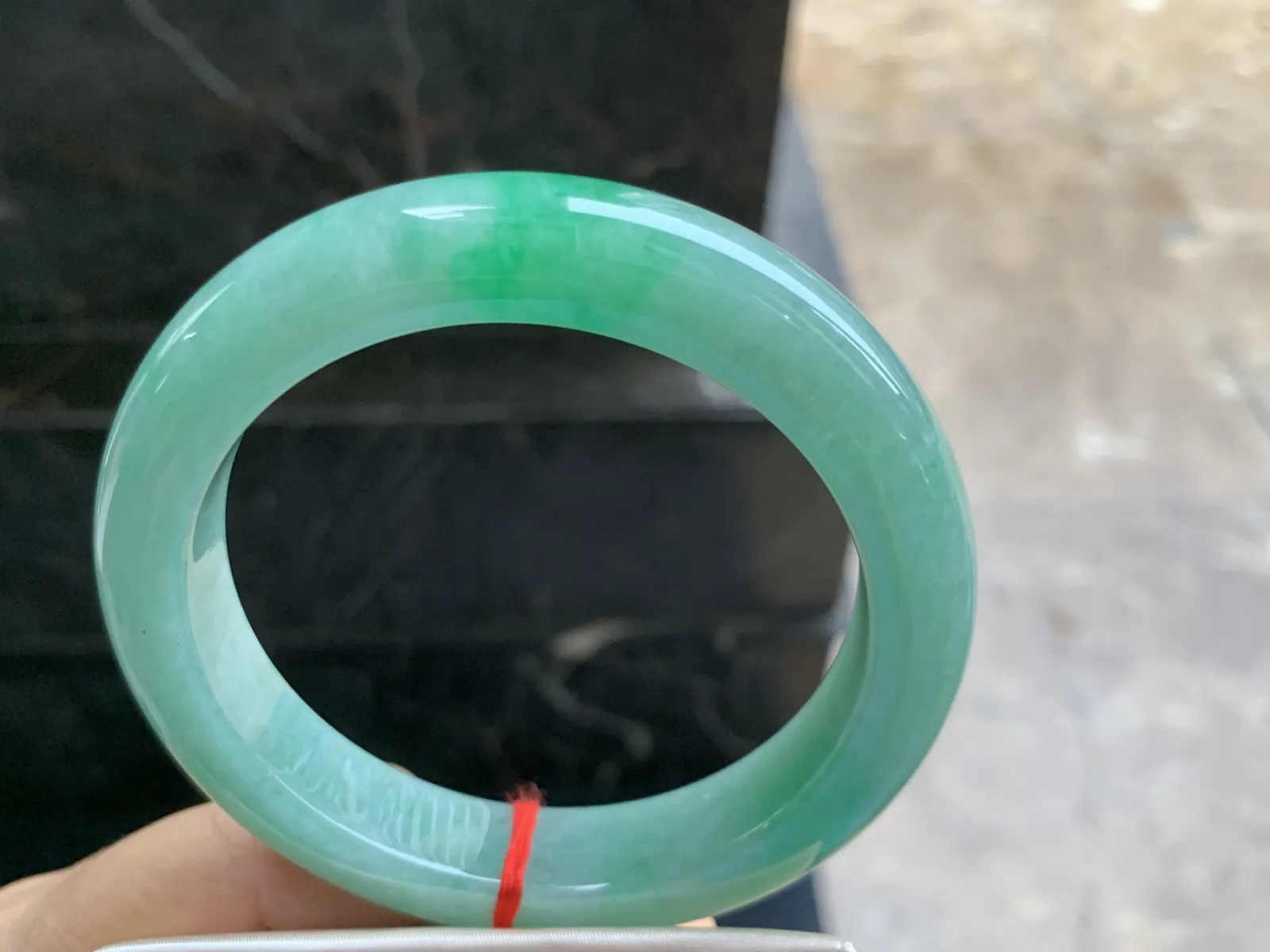 61.5-13.7-10mm
豆绿手镯 色满漂亮 超大圈口