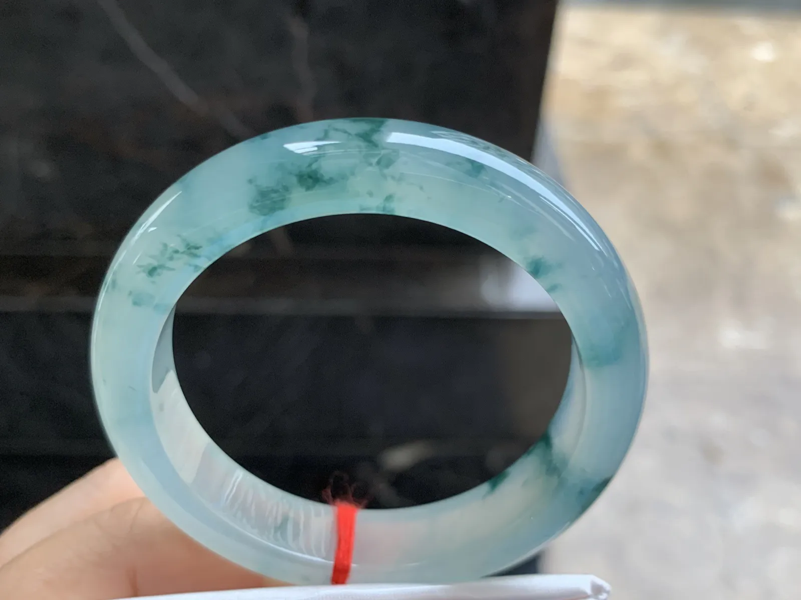 53-12.3-8.3mm
冰种飘花手镯 冰透莹润 花色漂亮