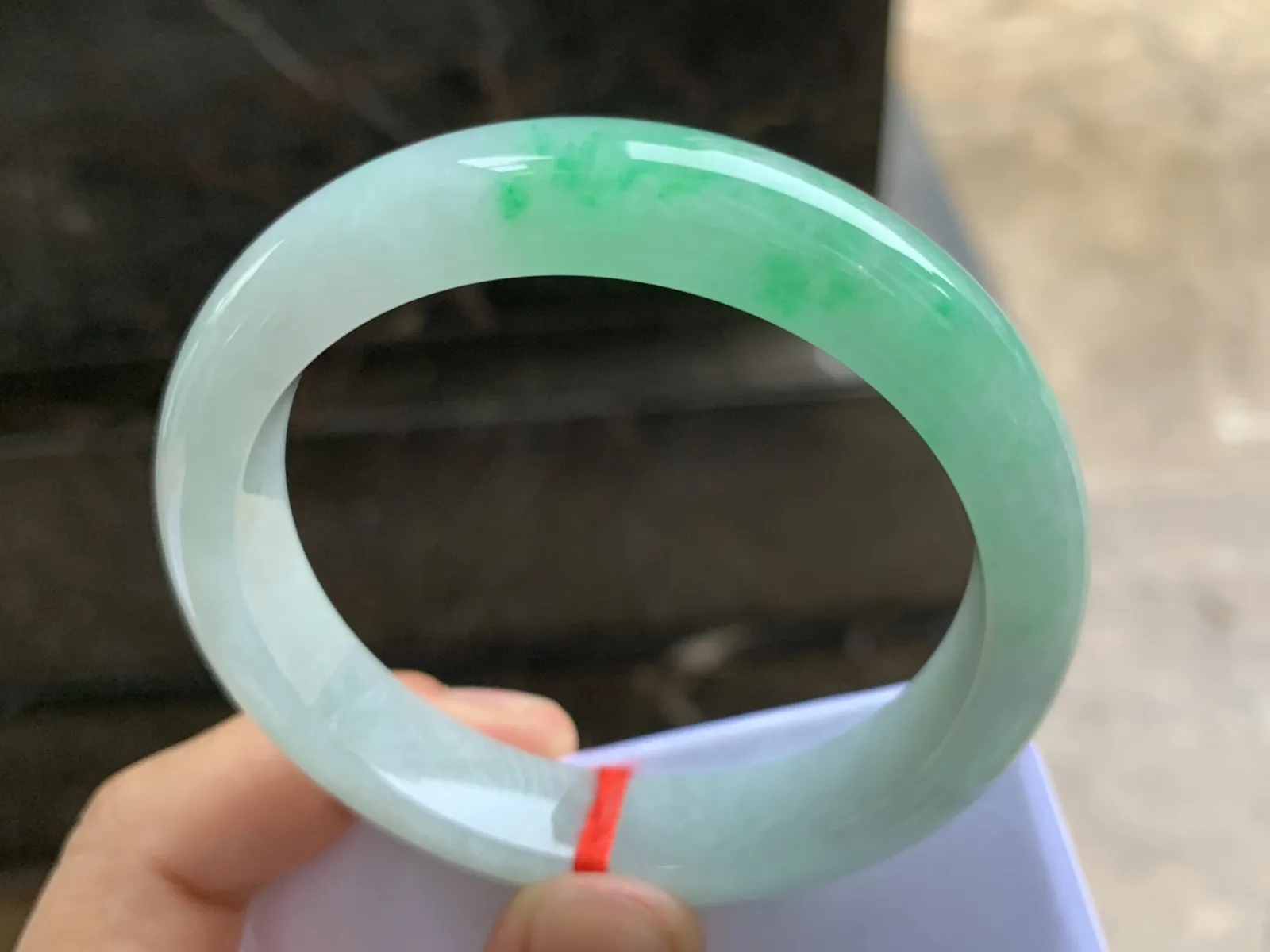 54.5-11.6-8mm
带色手镯 底子细腻 色泽清新