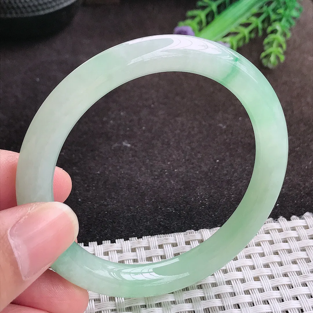 自然光55.5/8.6/8.4老坑冰润起胶冰晴绿圆条手镯翡翠玉镯手环