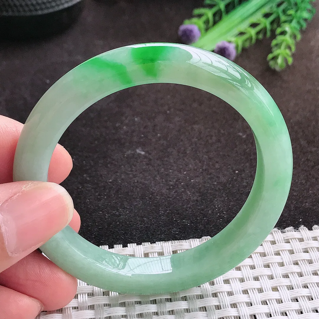 自然光53/9/8.3老坑精美温润飘阳绿手镯宽边翡翠玉镯手环