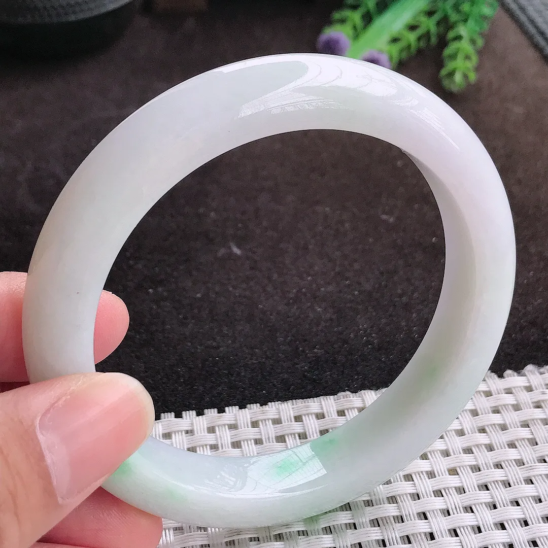 自然光60.5/11.8/9.2老坑精美温润飘绿手镯宽边翡翠玉镯手环