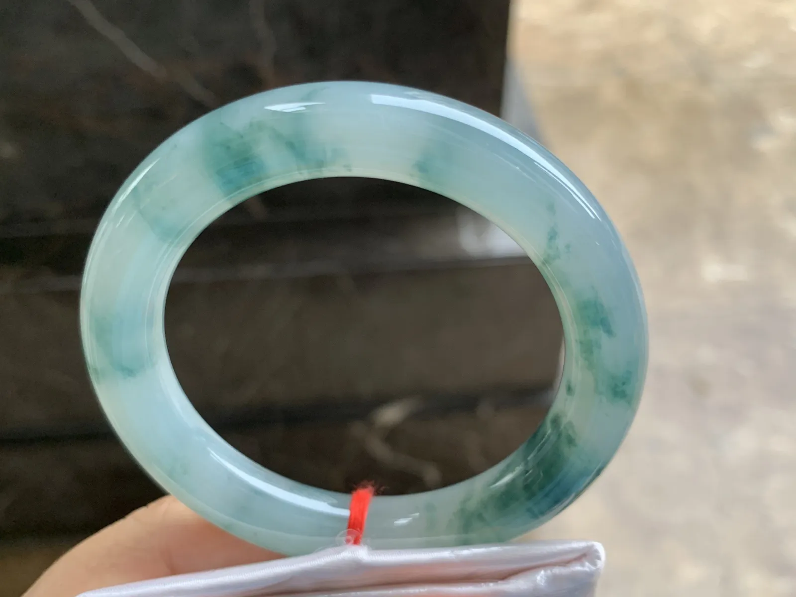 52.5-10mm
冰种飘花圆条手镯 水润光泽 花色漂亮 推荐