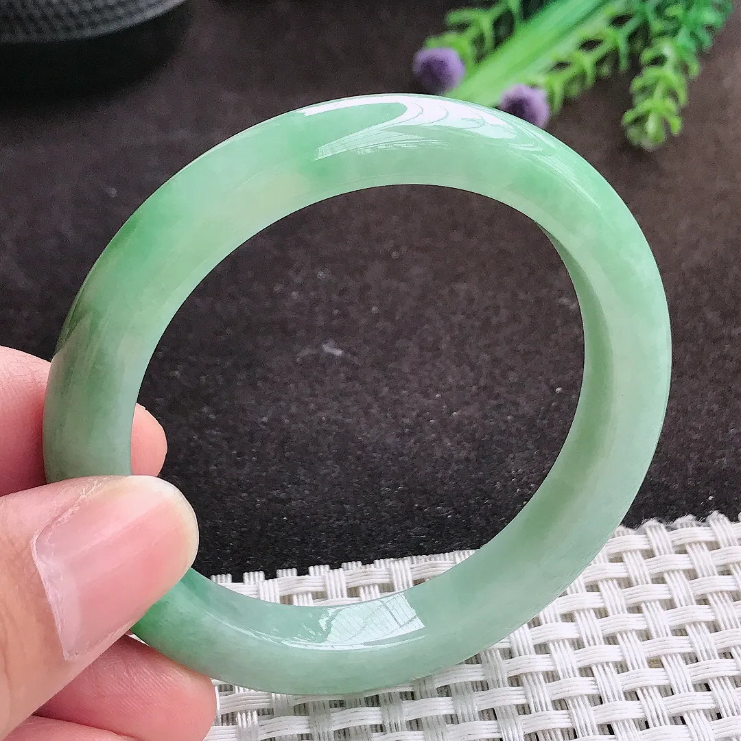 自然光53/9/8.3老坑精美温润飘阳绿手镯宽边翡翠玉镯手环