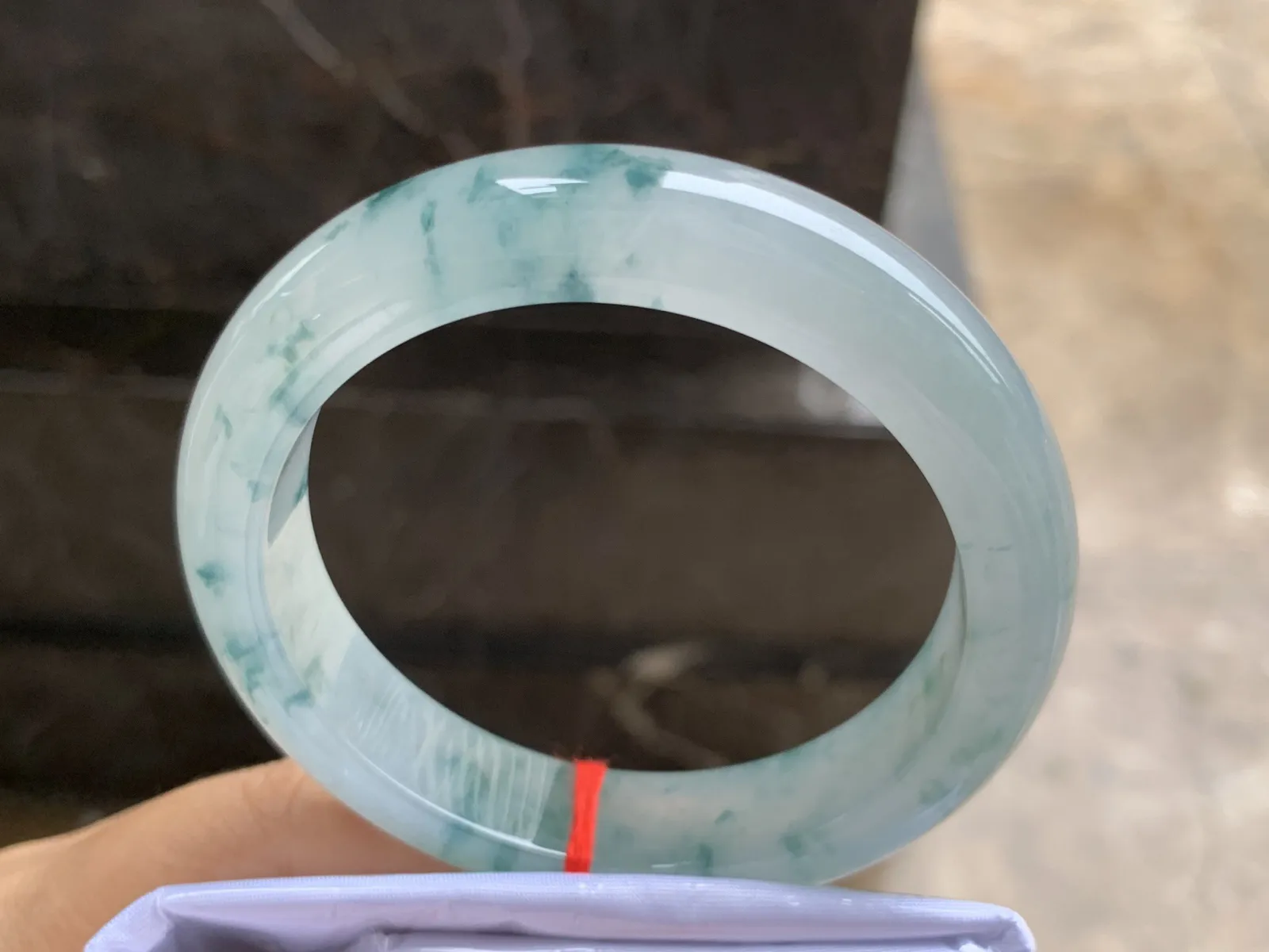 56.5-13-9mm
冰种飘花手镯 水润光泽 花色灵动