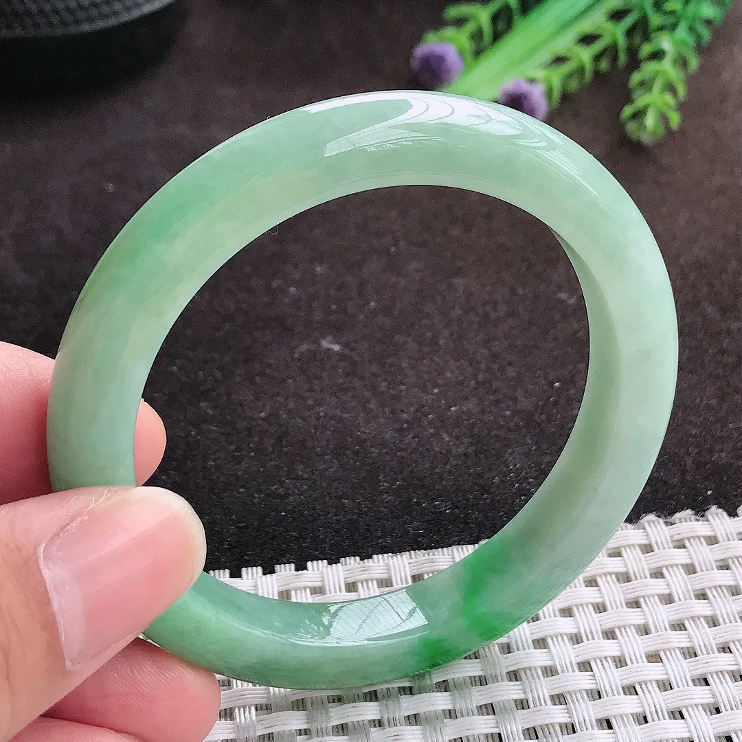 自然光53/9/8.3老坑精美温润飘阳绿手镯宽边翡翠玉镯手环