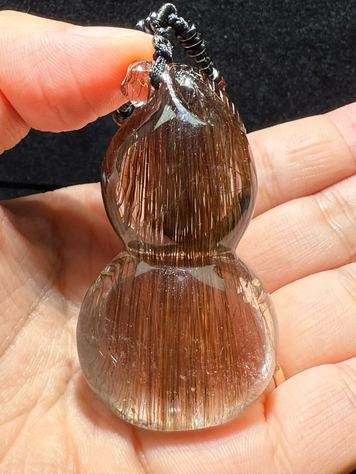 天然水晶铜发晶葫芦，造型霸气，晶体通透，效应超闪葫芦寓意福禄吉祥，招财力量非常强大，性价比超高的一款值得收藏，规格：61.1*34.1*21.8mm