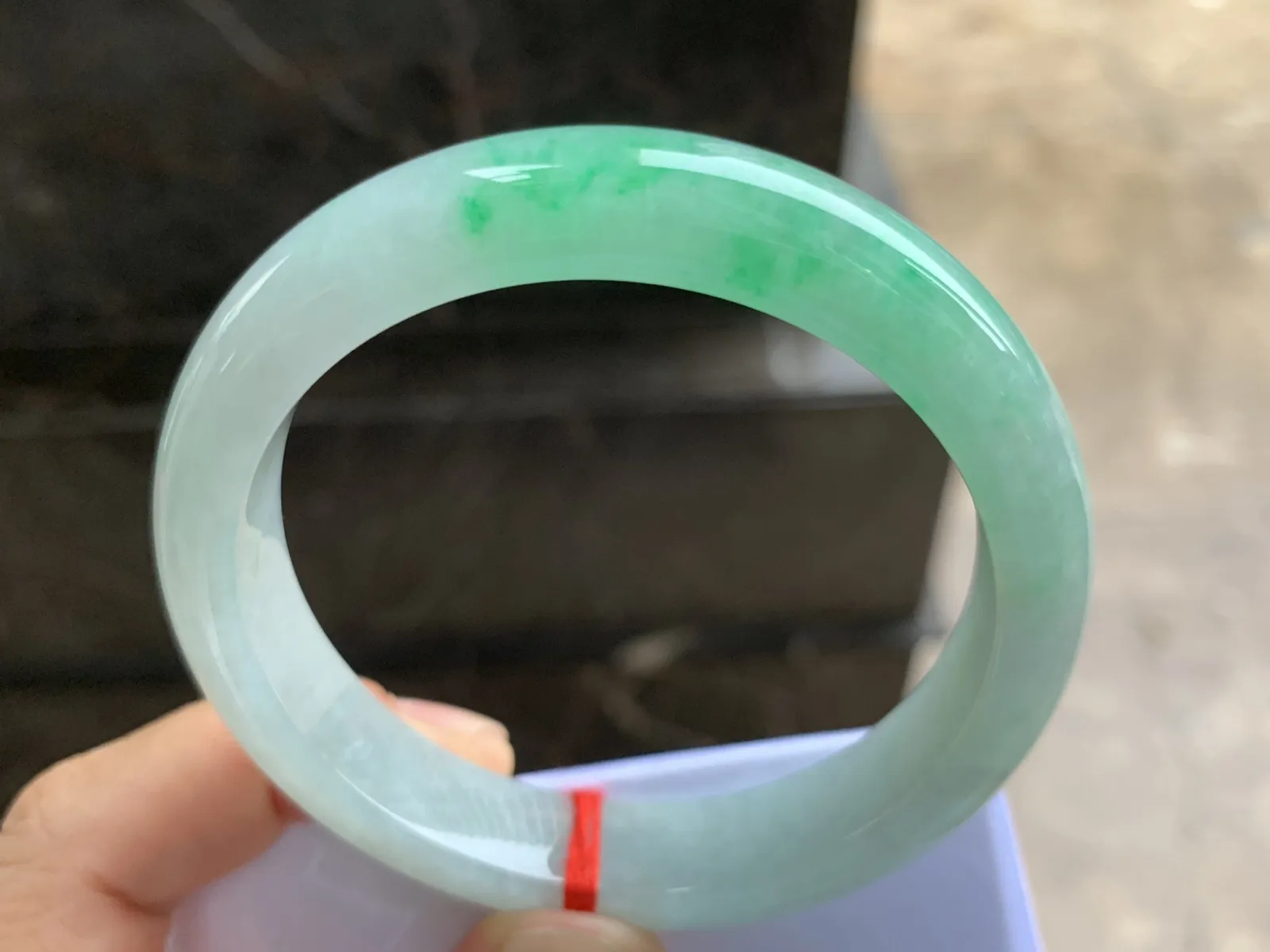 54.5-11.6-8mm
带色手镯 底子细腻 色泽清新