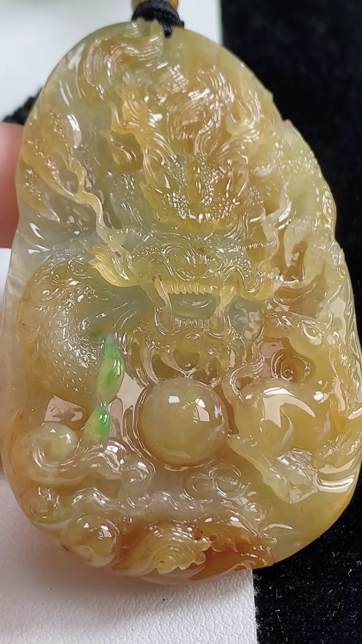 缅甸天然翡翠a货 老坑料起胶冰种 双彩黄加绿霸气龙牌吊坠，尺寸70.8-43.7-9.8mm  y 53.77