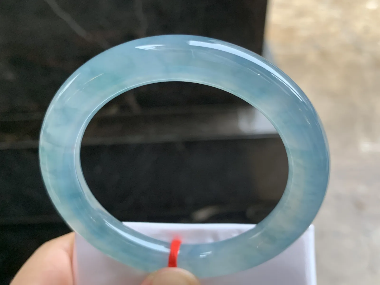 54.5-10.2mm
冰种蓝花圆条手镯 冰透莹润 花色漂亮