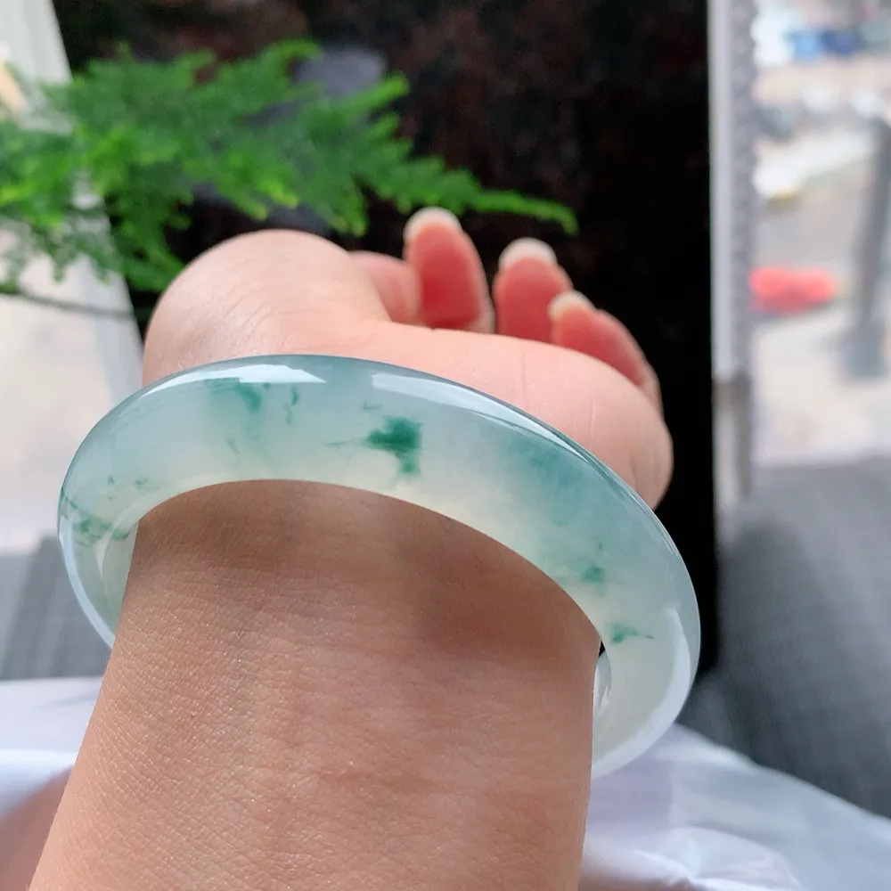 正圈高冰飘花 无瑕 尺寸:55.2/12.4/8.9 花美 种水好