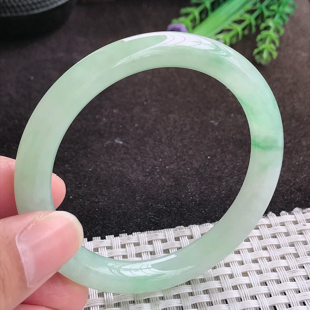 自然光55.5/8.6/8.4老坑冰润起胶冰晴绿圆条手镯翡翠玉镯手环